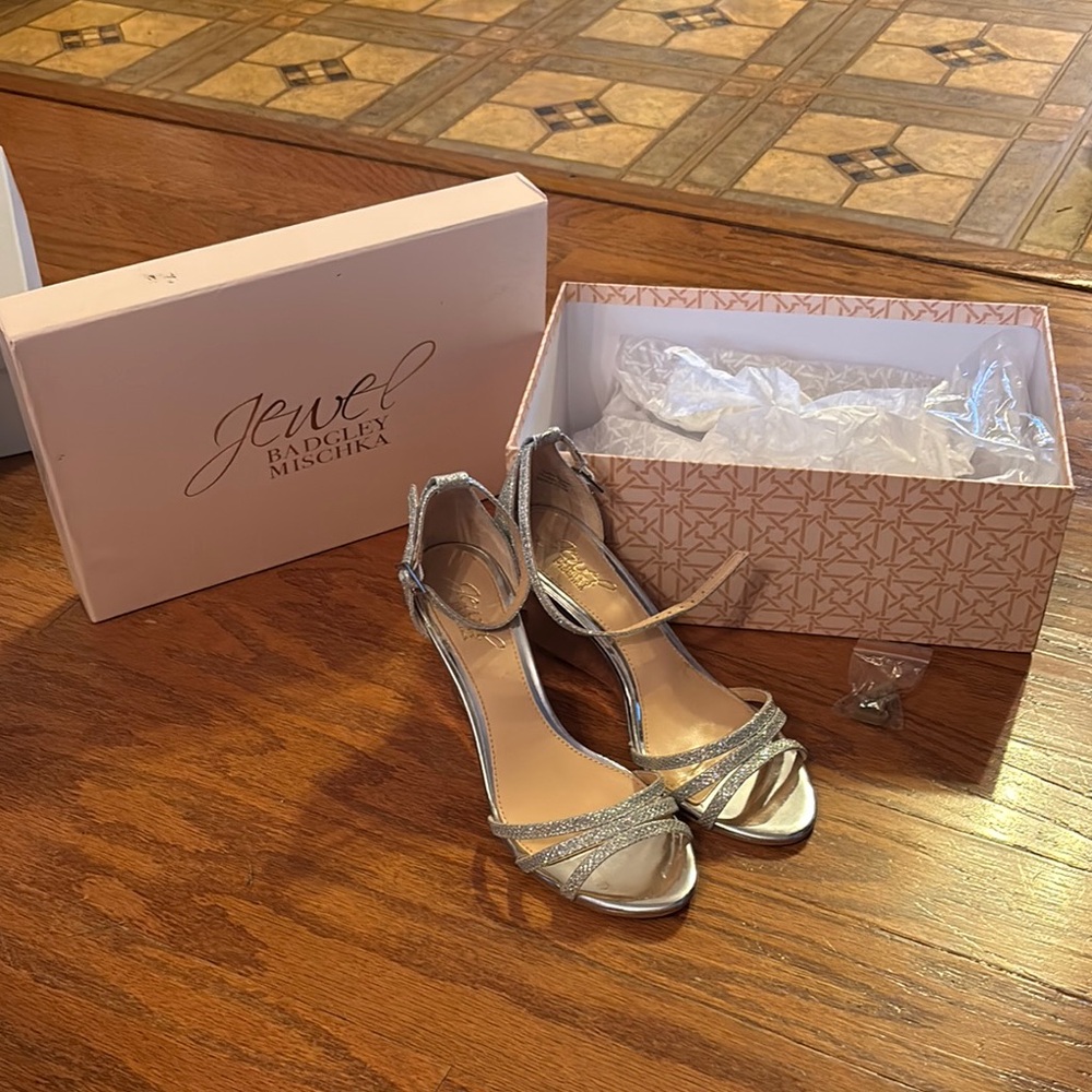 Jewel Badgley Mischka Silver Women's Heels